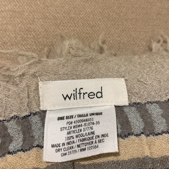 Aritzia Wilfred blanket scarf - Picture 3 of 3